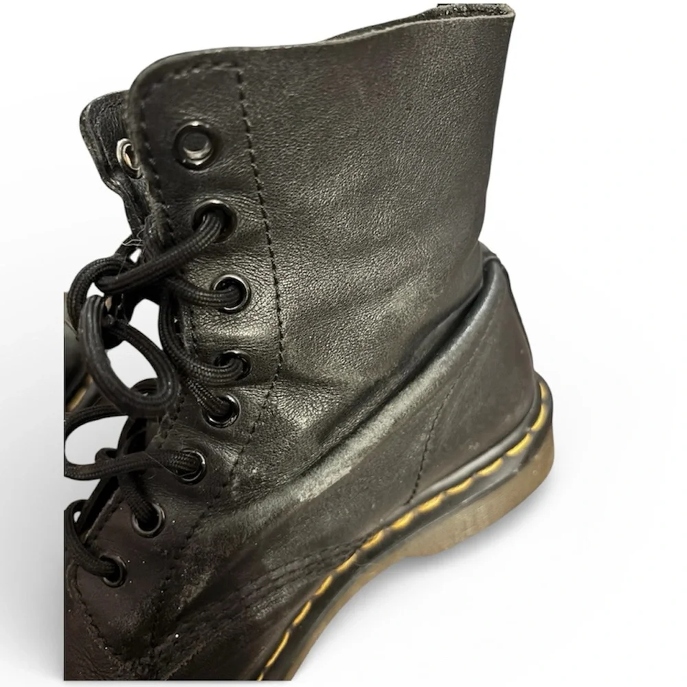 Dr. Marten’s classic combat boots women’s size 9 worn in condition - Picture 8 of 14